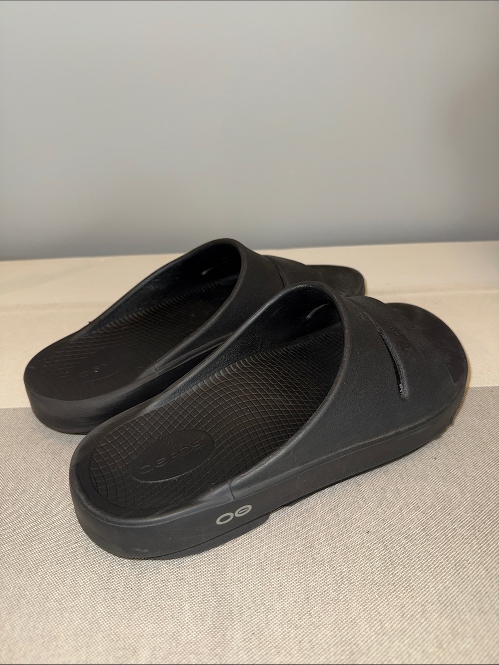 OOFOS unisex Black Slide Sandals - Cushioned Recovery Slip-Ons m9 w11